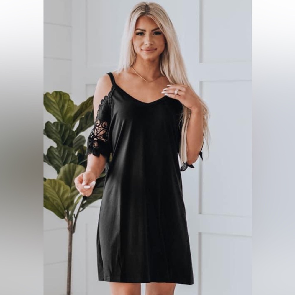 NEW• ZEN LILY LACE SLEEVE BLACK UNIQUE DRESS• L